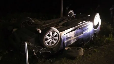 Accident grav în Argeş. Un localnic s-a trezit în curte cu o maşină răsturnată VIDEO