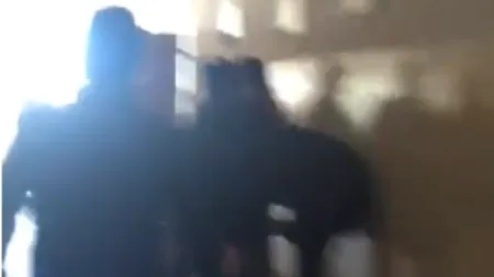 Un jurnalist critic la adresa guvernului a fost bătut în faţa casei sale şi luat cu forţa