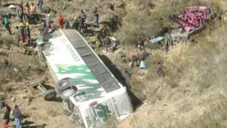 Carnagiu în Bolivia: cel puţin 25 de persoane au murit după ce un autocar s-a lovit cu un camion