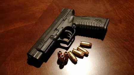 Tânăr din Buzău, cercetat penal pentru introducerea ilegală în ţară a cinci arme de foc