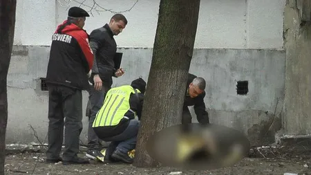Un bărbat şi-a înjunghiat de 30 de ori soţia, apoi s-a aruncat de la etajul 9. Copilul celor doi a anunţat crima la 112