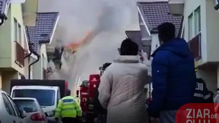 Incendiu puternic la un duplex de lângă Cluj. Două persoane au ajuns la spital