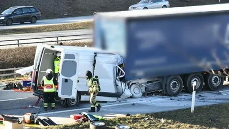 Şofer de microbuz din Botoşani, mort în accident, în Suedia. Imagini teribile de la faţa locului FOTO