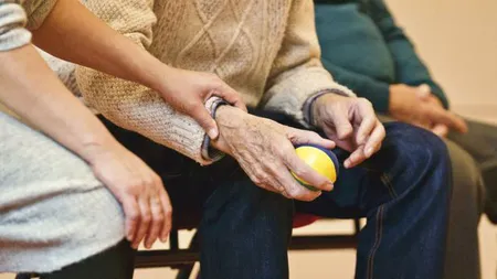 O femeie din Scoţia poate să îi simtă pe cei care au boala Parkinson. Cercetătorii au dezlegat misterul din spatele mirosului specific