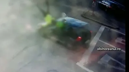 Poliţist luat pe capotă de un şofer care nu a respectat indicaţiile agentului
