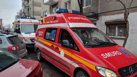 Copil de patru ani, rănit grav după ce poarta locuinţei a căzut peste el