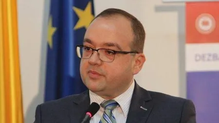 Profesorul Valentin Naumescu demisionează din PLUS după 10 zile. Dacian Cioloş, acuzat de 
