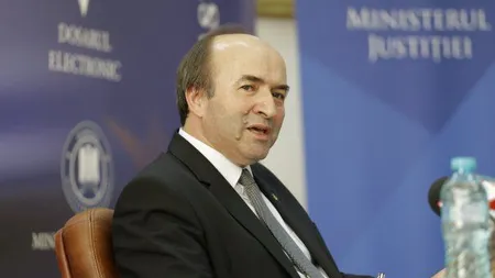 Ministrul Justiţiei, Tudorel Toader, şi-a luat concediu după ce a trecut cu bine de moţiune