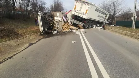 Accident în Iaşi. Două TIR-uri şi un camion s-au ciocnit violent: sunt mai multe victime