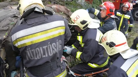 Cântăreaţă de muzică populară, implicată într-un accident rutier în Ungaria. Soţul ei a murit