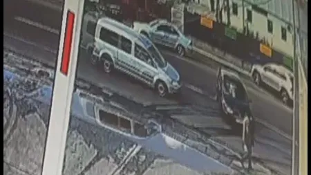 Accident surprins de camerele de supraveghere, la Buzău. Trei maşini au fost implicate VIDEO