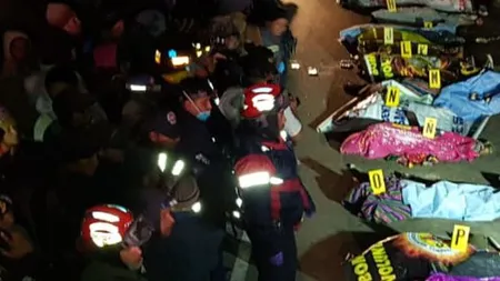Tragedie pe şosea. Un camion a intrat în mulţimea care se adunase la un accident, sunt cel puţin 18 morţi