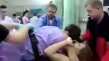 Un soţ infidel a rămas blocat în amantă şi a fost nevoit să cheme ambulanţa. Reacţia halucinantă a soţiei FOTO
