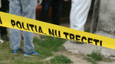 Un bărbat şi-a înjunghiat soţia şi mama, apoi a vrut să se sinucidă. Toţi trei sunt în stare gravă
