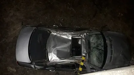 Accident grav în Bistriţa-Năsăud. O maşină a căzut de pe un pod, 4 oameni au fost grav răniţi FOTO