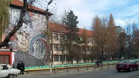 Profesoară bătută şi ameninţată cu moartea de un elev de clasa a VII-a, pe care nu l-a lăsat să se uite la filme erotice în clasă