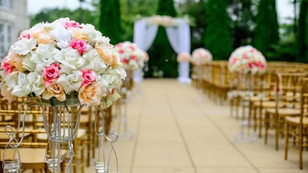 Cauţi inspiraţie pentru aranjamente florale de nunta? Ai venit unde trebuie!