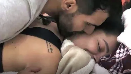 TRIUNGHI AMOROS la Ferma 2019, imagini scandaloase în dormitor. 