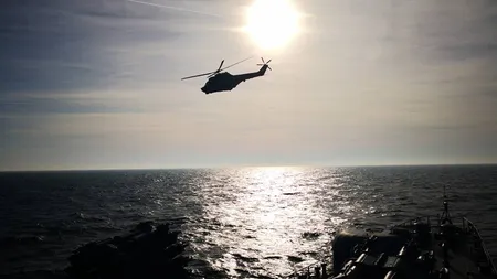 Ambarcaţiunea cu trei pescari la bord, care a dispărut în Marea Neagră, căutată cu un elicopter şi o corvetă