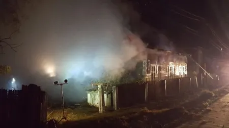 Dublă crimă în Neamţ. Şi-a ucis fiul şi soacra, iar apoi a dat foc la casă