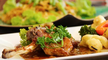 REŢETA DE PAŞTE: Friptura de miel cu vin