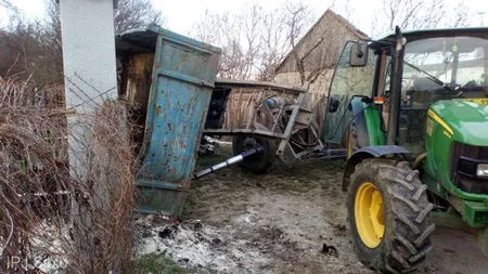Copil de 4 ani din Sibiu, RESUSCITAT de echipaje medicale după ce o remorcă s-a răsturnat peste el