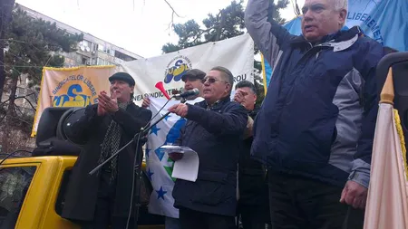 Protest al sindicaliştilor de la metrou în faţa Ministerului Transporturilor. Ministrul Cuc trimite Corpul de Control la Metrorex
