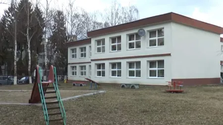 Cazul educatoarei acuzate că a lovit şi închis în debara un copil de 5 ani a ajuns în atenţia poliţiei