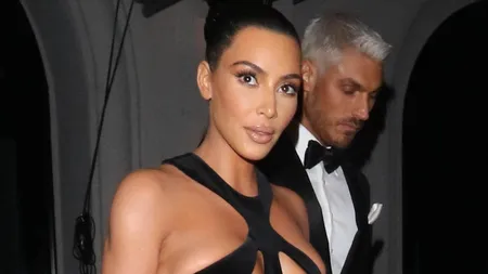 Kim Kardashian şi-a uitat copilul în restaurant. Moment hilar cu vedeta, surprins de paparazzi VIDEO