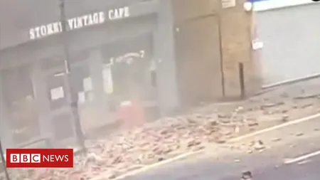 A trecut la două secunde de moarte. Imagini incredibile din Londra, făcute publice de pompieri VIDEO
