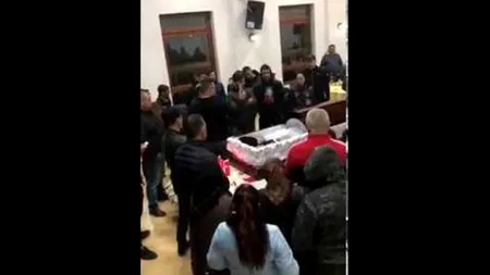 Nicu Maharu, ultimele detalii de la priveghi! Halucinant ce au postat oamenii pe Facebook după ce au văzut sicriul - VIDEO