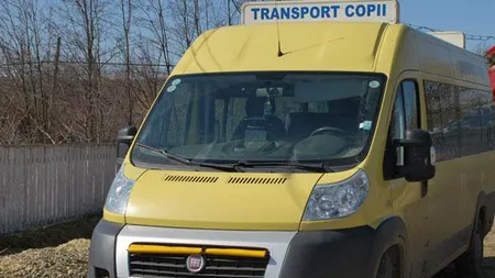 Scandal cu poliţia în stradă la Vaslui. Microbuz cu elevi, cu ITP şi licenţa de transport expirate
