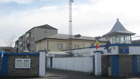 Un fost angajat al CE Oltenia, care şi-a înjunghiat soţia în faţa Policlinicii Motru, s-a sinucis în penitenciar