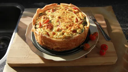 Reţetă delicioasă. Placintă cu ciuperci şi brânză