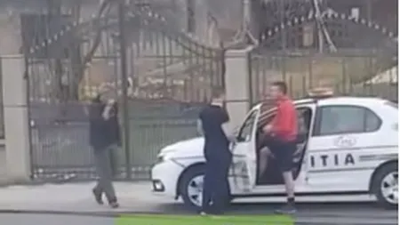 Poliţist în pantaloni scurţi, filmat în maşina Poliţiei. IPJ Giurgiu face verificări