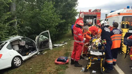 Microbuz plin cu oameni, implicat într-un accident în Prahova. S-a tamponat cu un autoturism