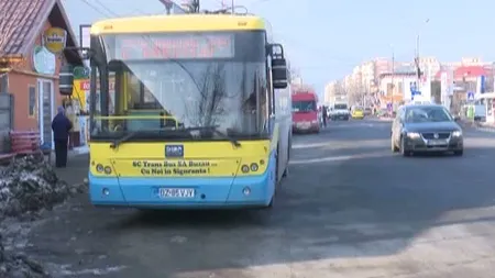 Incident într-un autobuz. Doi copii au zburat din cărucior după o frână bruscă