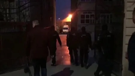 Percheziţii în Bucureşti şi 19 judeţe într-un dosar de evaziune fiscală. Peste 100 de suspecţi, săltaţi de mascaţi