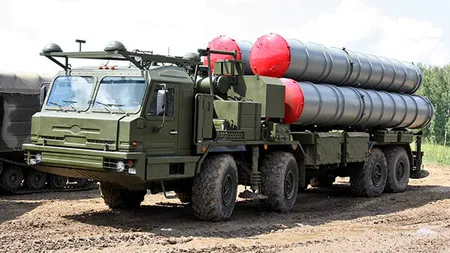 Rusia desfăşoară sisteme de apărare antiaeriană de tip S-400. Sunt perle ale coroanei militare ruse