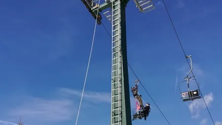 Turişti blocaţi în telescaunul de la Păltiniş din cauza unei defecţiuni a instalaţiei