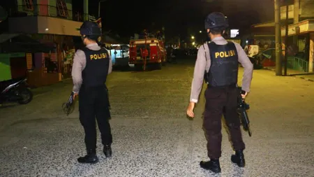 O sinucigaşă islamistă s-a detonat împreună cu copilul ei. Un poliţist a fost rănit