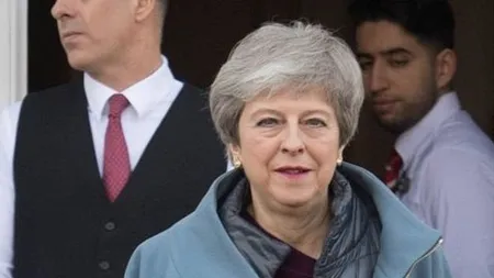 Theresa May are ezitări cu privire la Brexit. Se teme că va fi alungată de la putere. Scenarii posibile