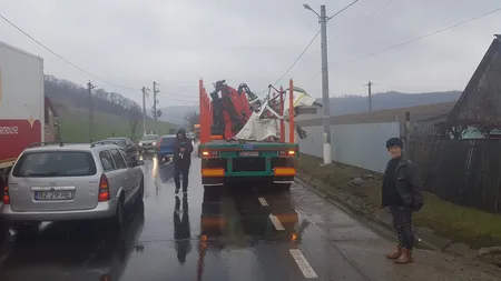 Trei TIR-uri s-au ciocnit în Mureş: unul dintre şoferi a fost rănit