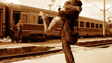 Poveste de iubire cu sfârşit tragic: doi tineri din Iaşi s-au aruncat din tren după o ceartă