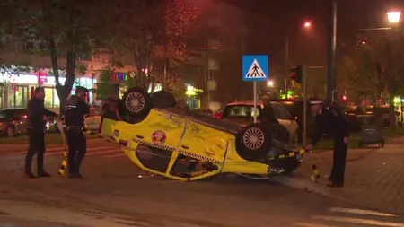 Accident grav în Vaslui. Un taxi cu 7 pasageri, dintre care 2 copii, s-a răsturnat