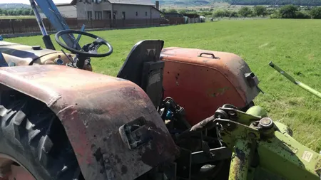 O fetiţă a murit, după ce a fost lovită de un tractor în curtea casei