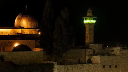 Moscheea Al-Aqsa, din Ierusalim, cuprinsă de flăcări în timp ce la Paris ardea Notre Dame. Imagini cu incendiul de pe Muntele Templului