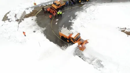 Cum se face deszăpezirea pe Transalpina. Filmare spectaculoasă cu DRONA VIDEO