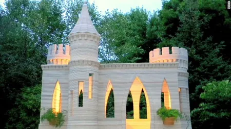 Tragedie de proporţii, un castel dintr-un parc de distracţii a fost luat de vânt. Doi copii au murit