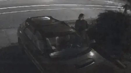 S-a trezit cu MAŞINA FURATĂ. A doua zi, a găsit-o în faţa blocului nişte bani şi un mesaj în parbriz. Ce scria în BILET